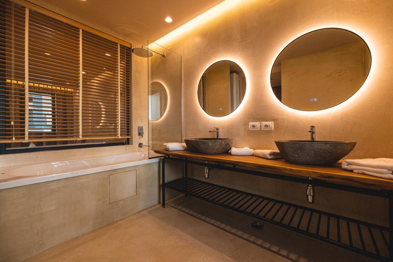 Azar Luxury Suites Vlorë Exteriör bild