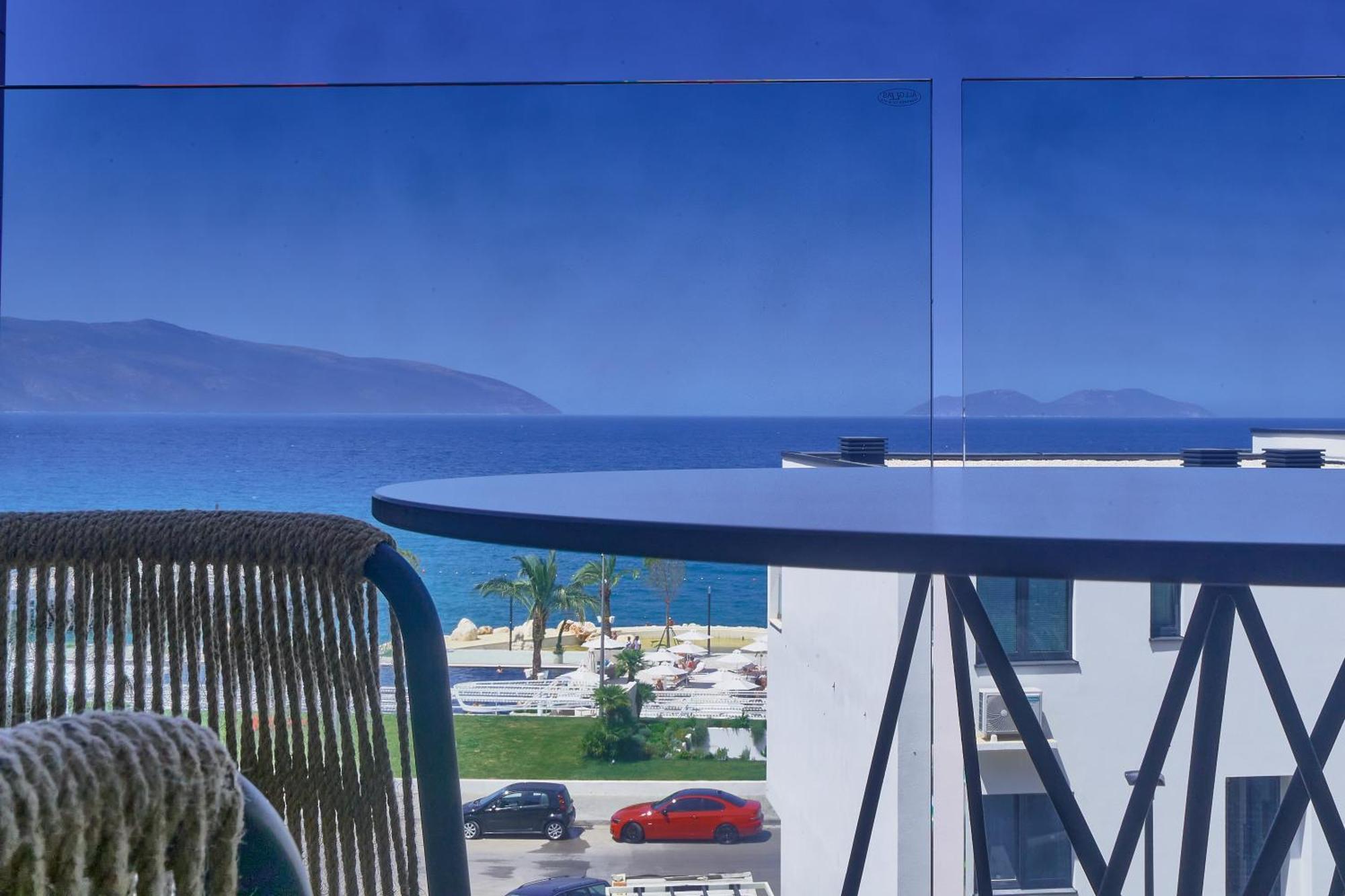 Azar Luxury Suites Vlorë Exteriör bild