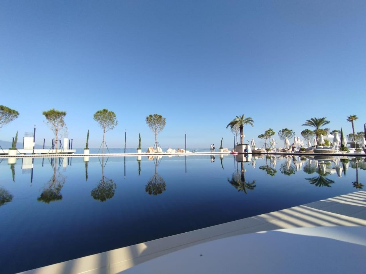 Azar Luxury Suites Vlorë Exteriör bild