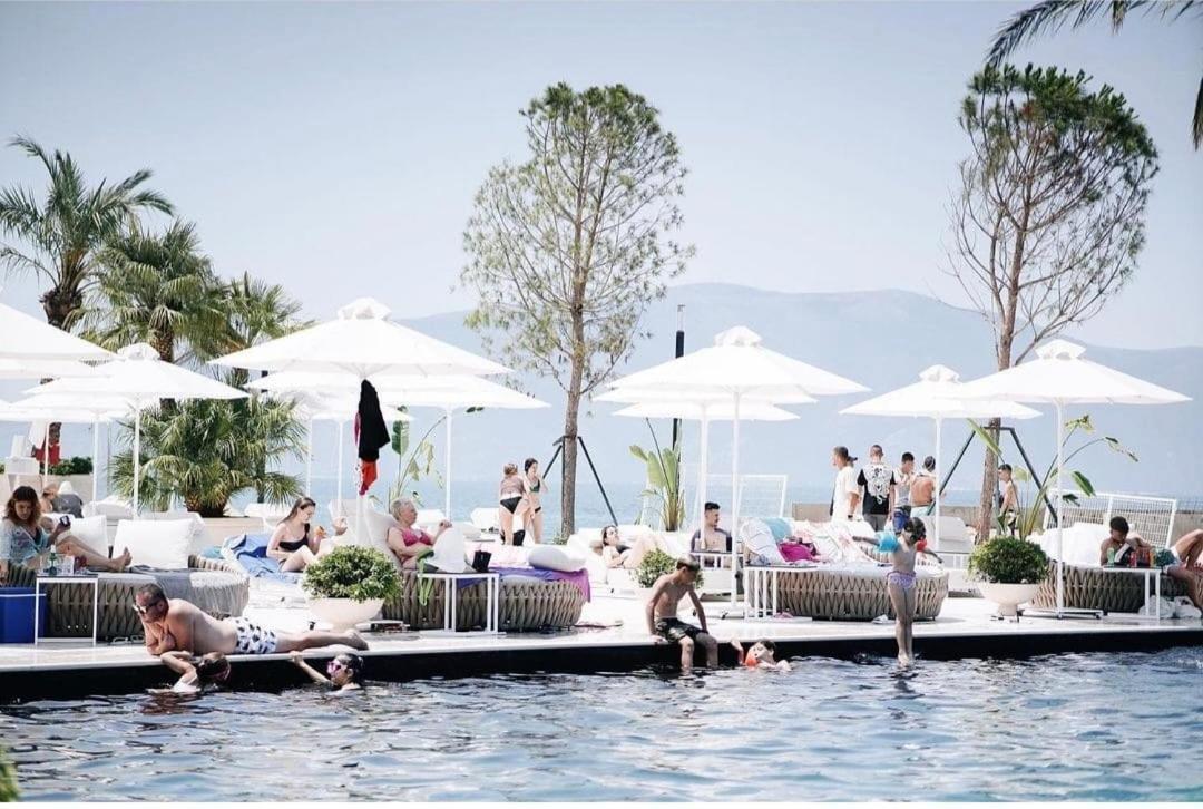 Azar Luxury Suites Vlorë Exteriör bild