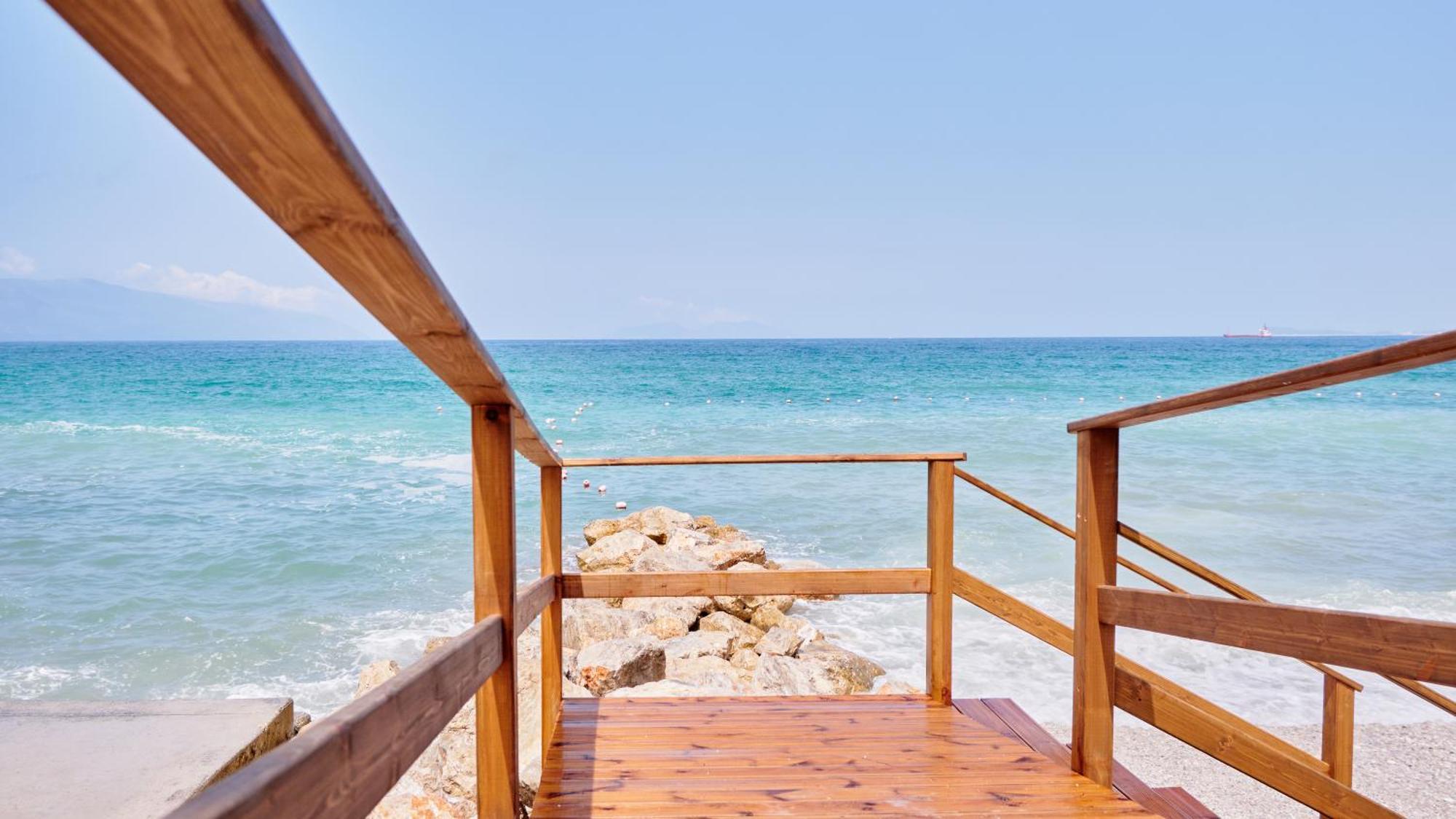 Azar Luxury Suites Vlorë Exteriör bild