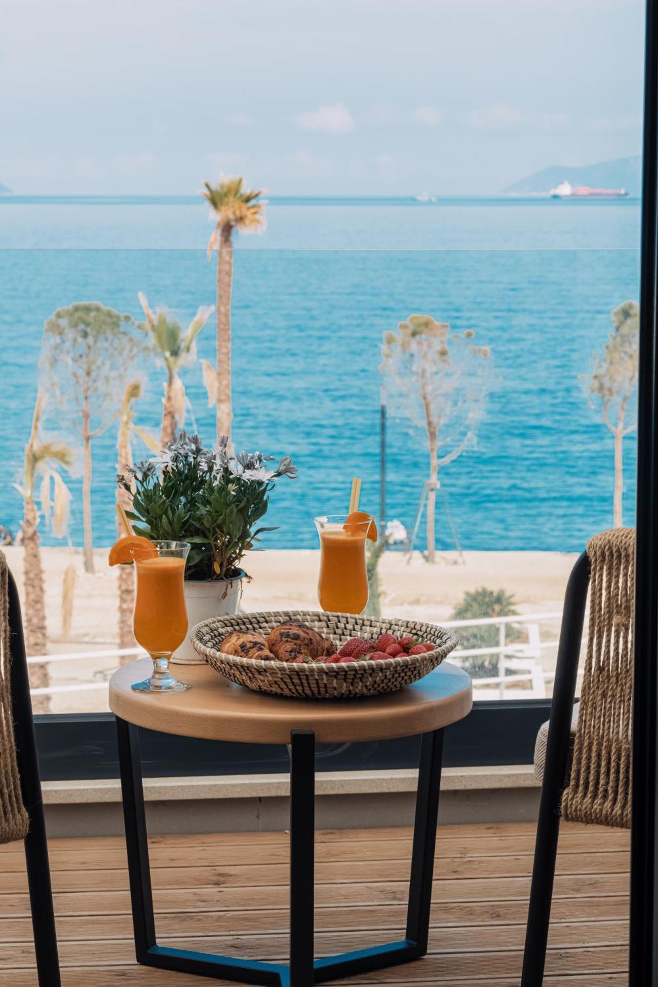 Azar Luxury Suites Vlorë Exteriör bild