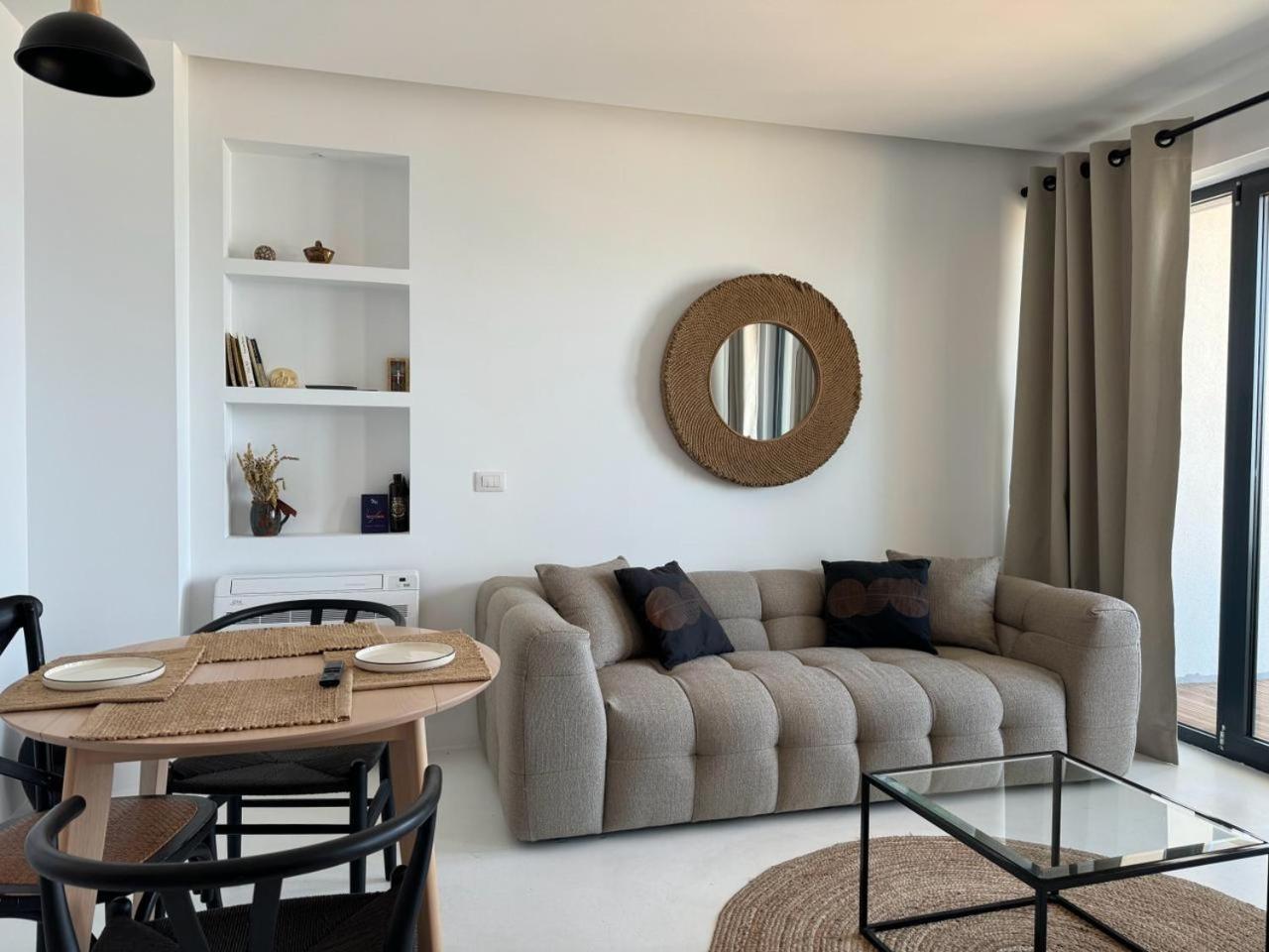 Azar Luxury Suites Vlorë Exteriör bild