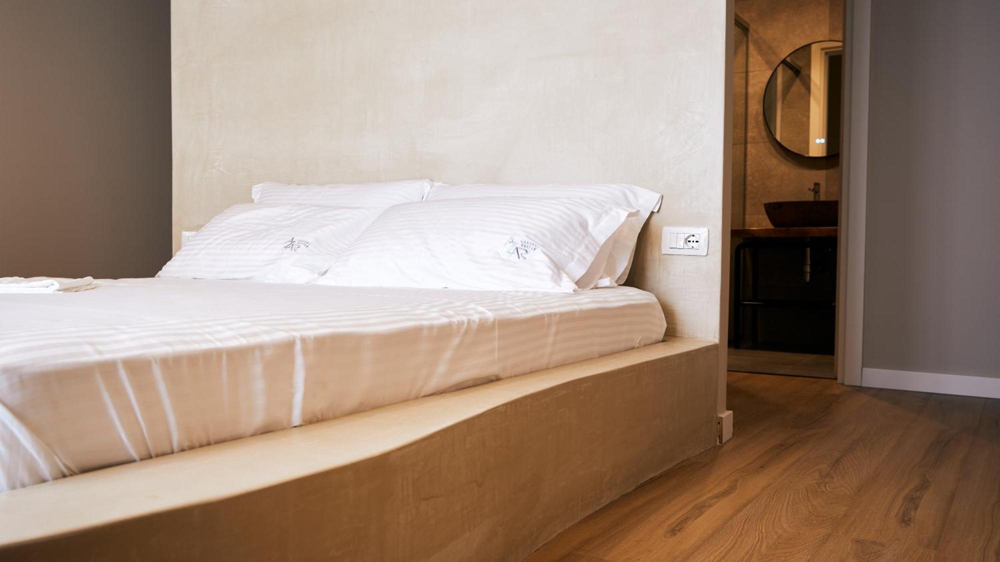 Azar Luxury Suites Vlorë Exteriör bild
