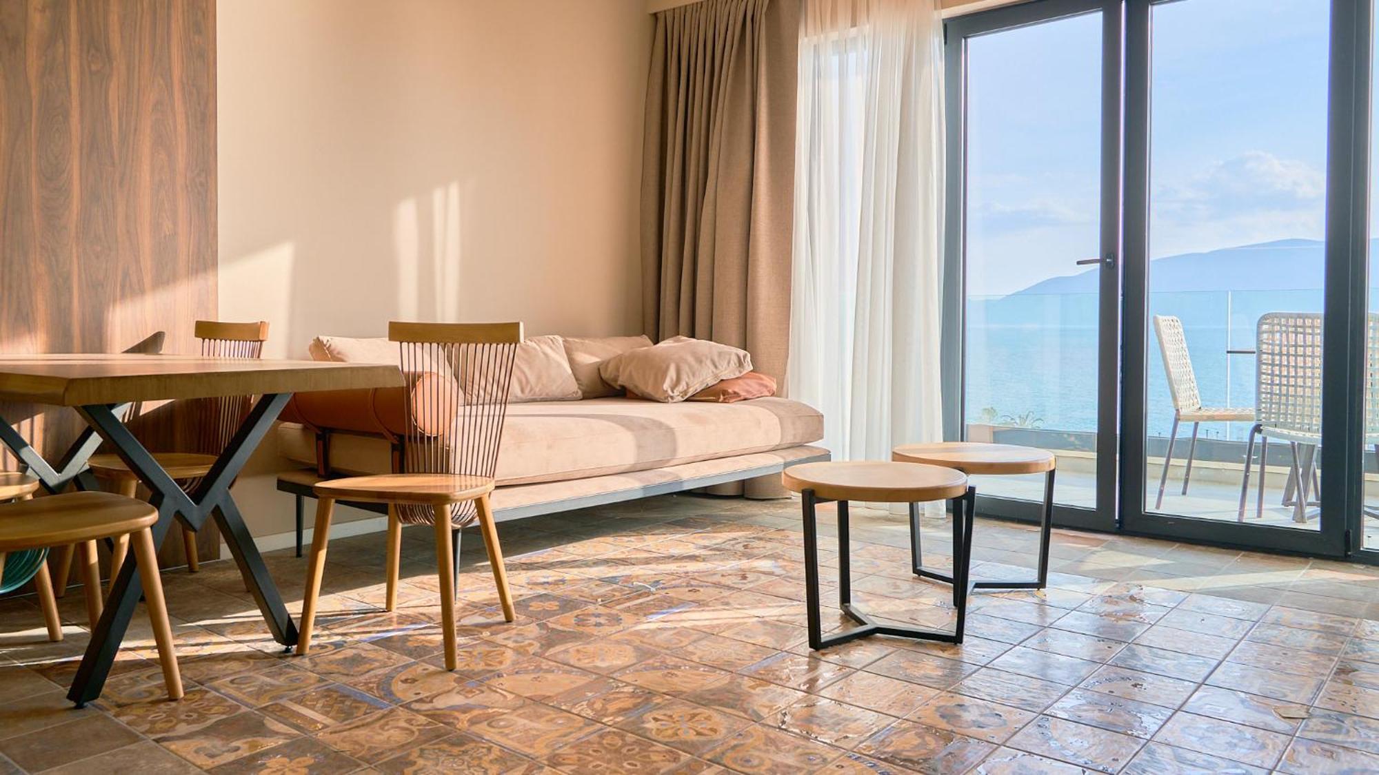 Azar Luxury Suites Vlorë Exteriör bild