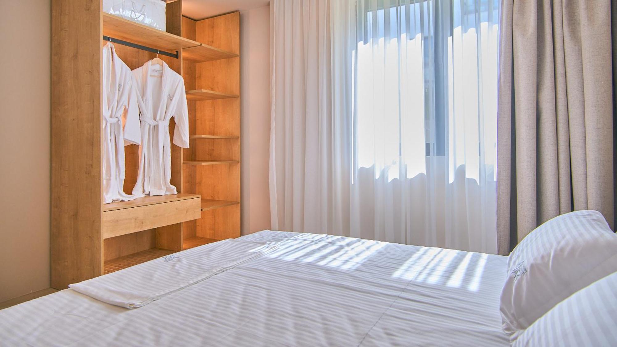 Azar Luxury Suites Vlorë Exteriör bild