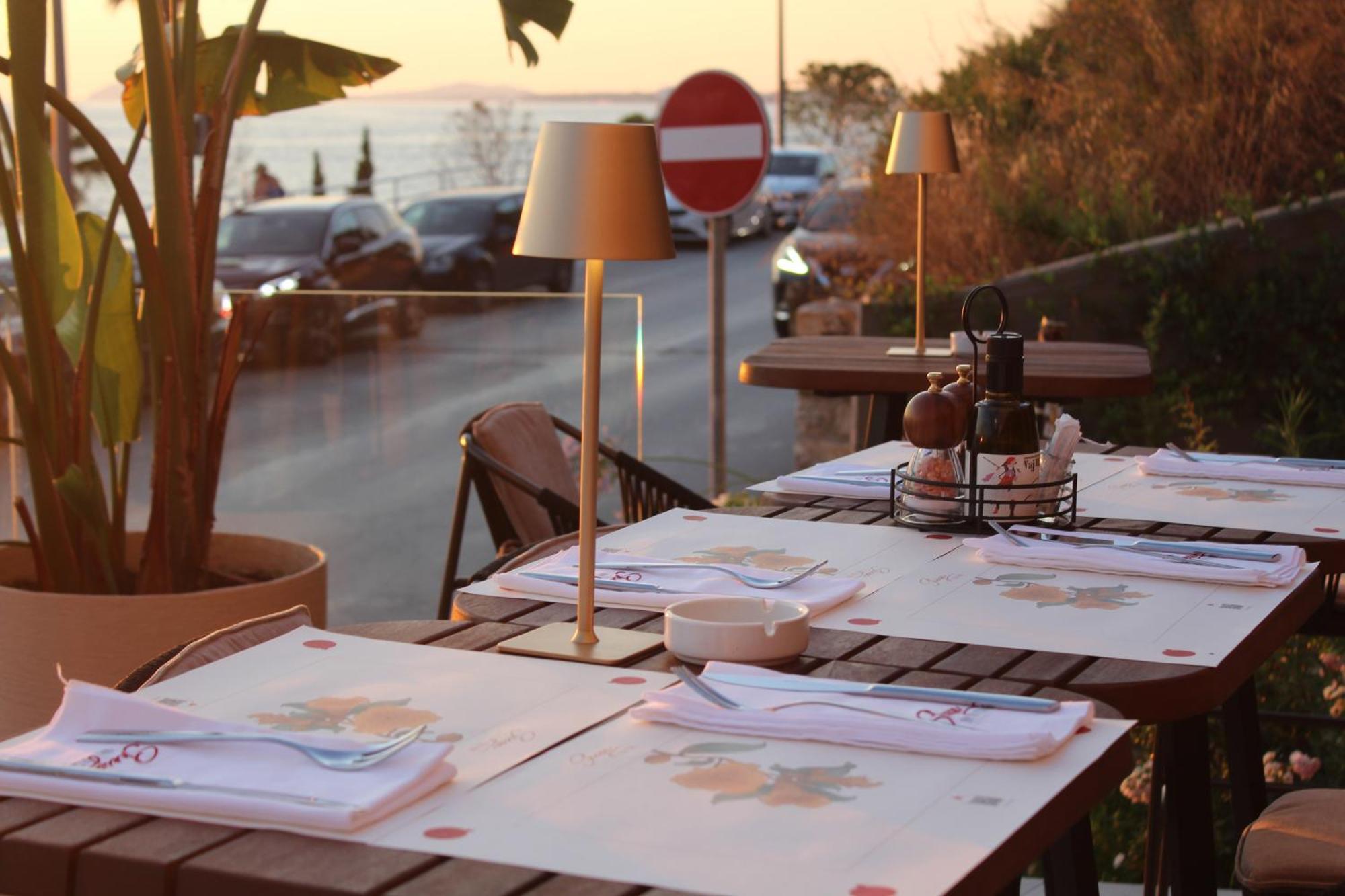 Azar Luxury Suites Vlorë Exteriör bild